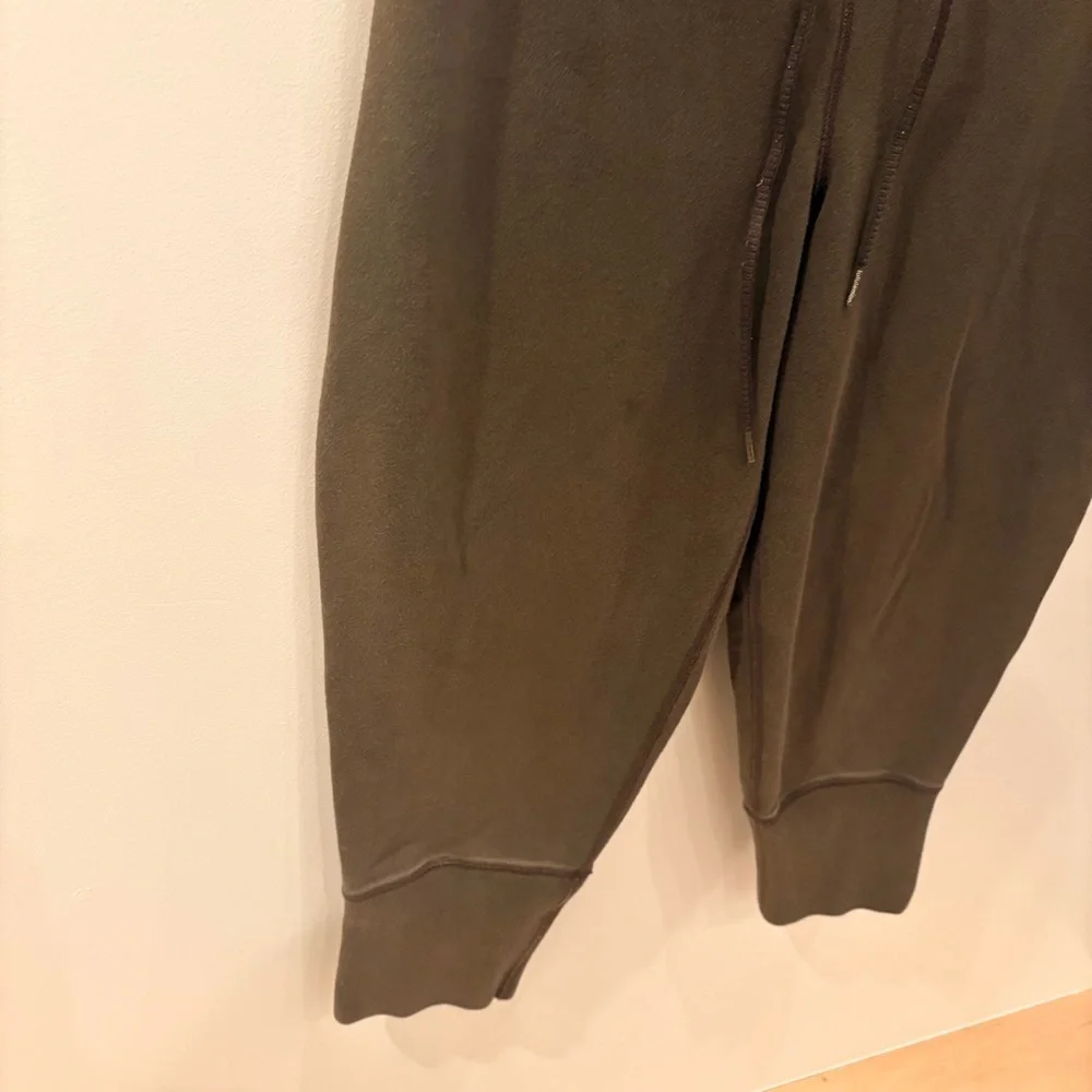 Lululemon Cropped Sweatpants - Picture 3 of 9
